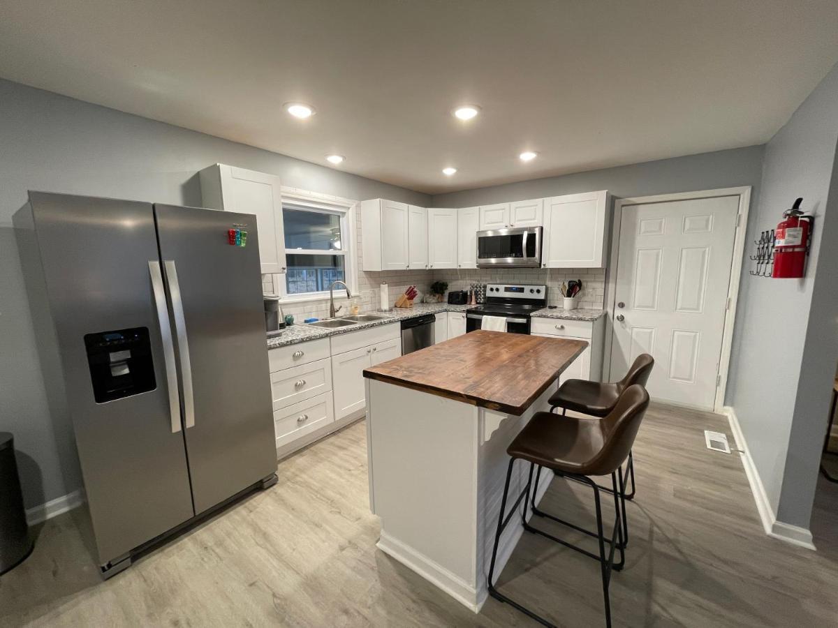 Remodeled Cottage With Sunroom Manchester Buitenkant foto
