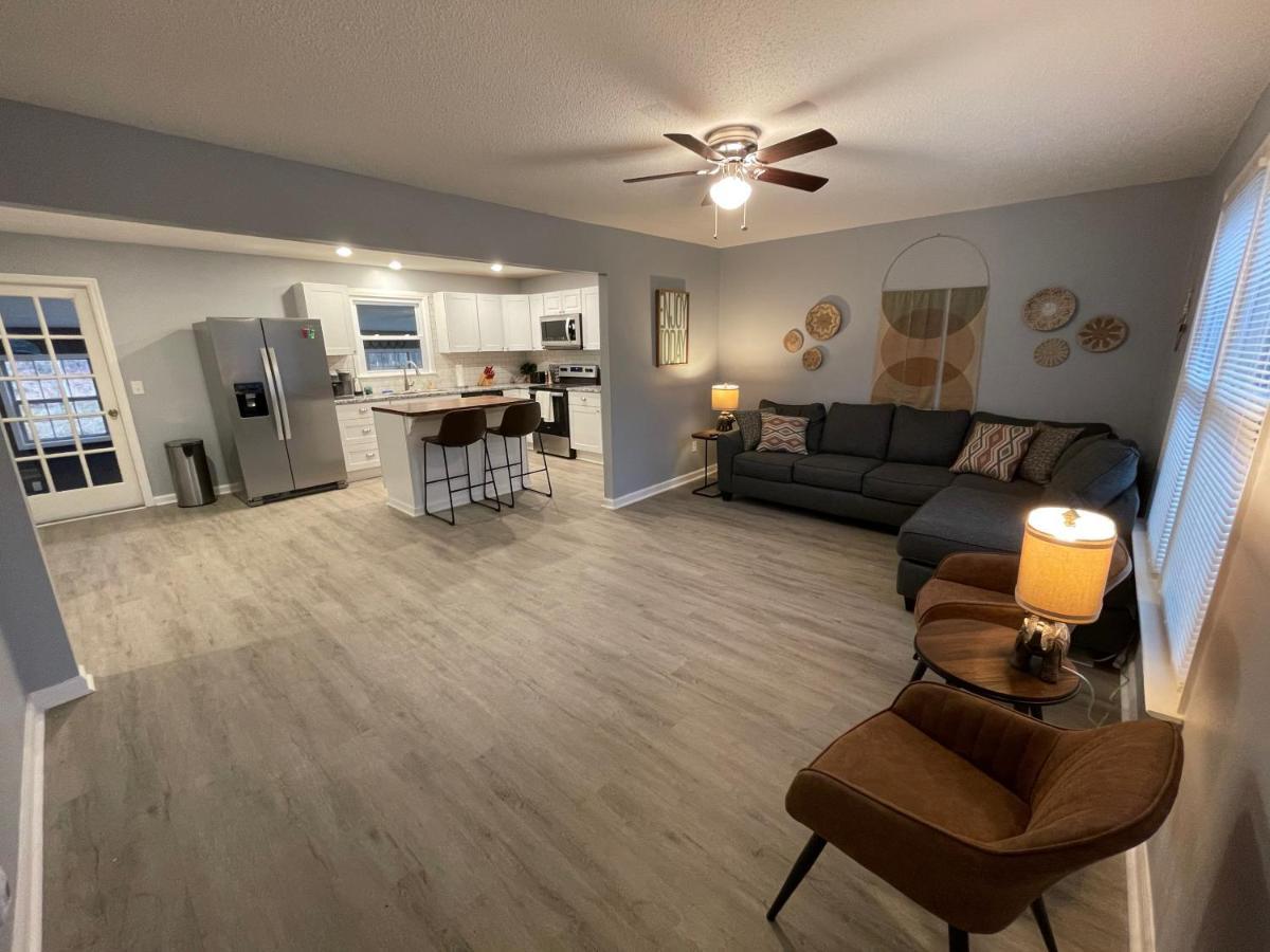 Remodeled Cottage With Sunroom Manchester Buitenkant foto