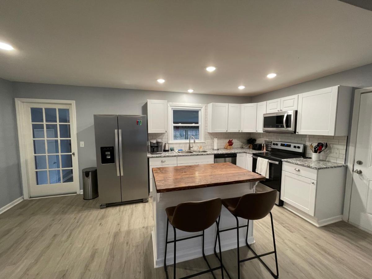 Remodeled Cottage With Sunroom Manchester Buitenkant foto