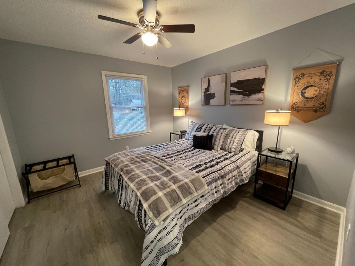 Remodeled Cottage With Sunroom Manchester Buitenkant foto